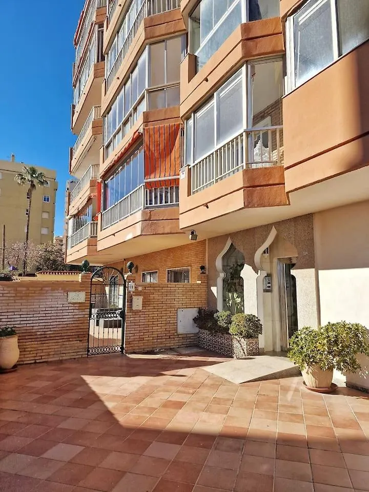 Appartamento Amplio Apartamento Con Terraza En Primera Linea De Playa Fuengirola Spagna