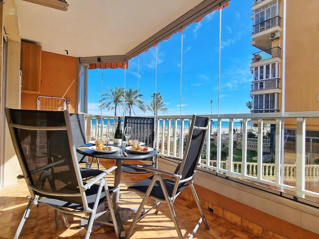 Appartamento Amplio Apartamento Con Terraza En Primera Linea De Playa Fuengirola