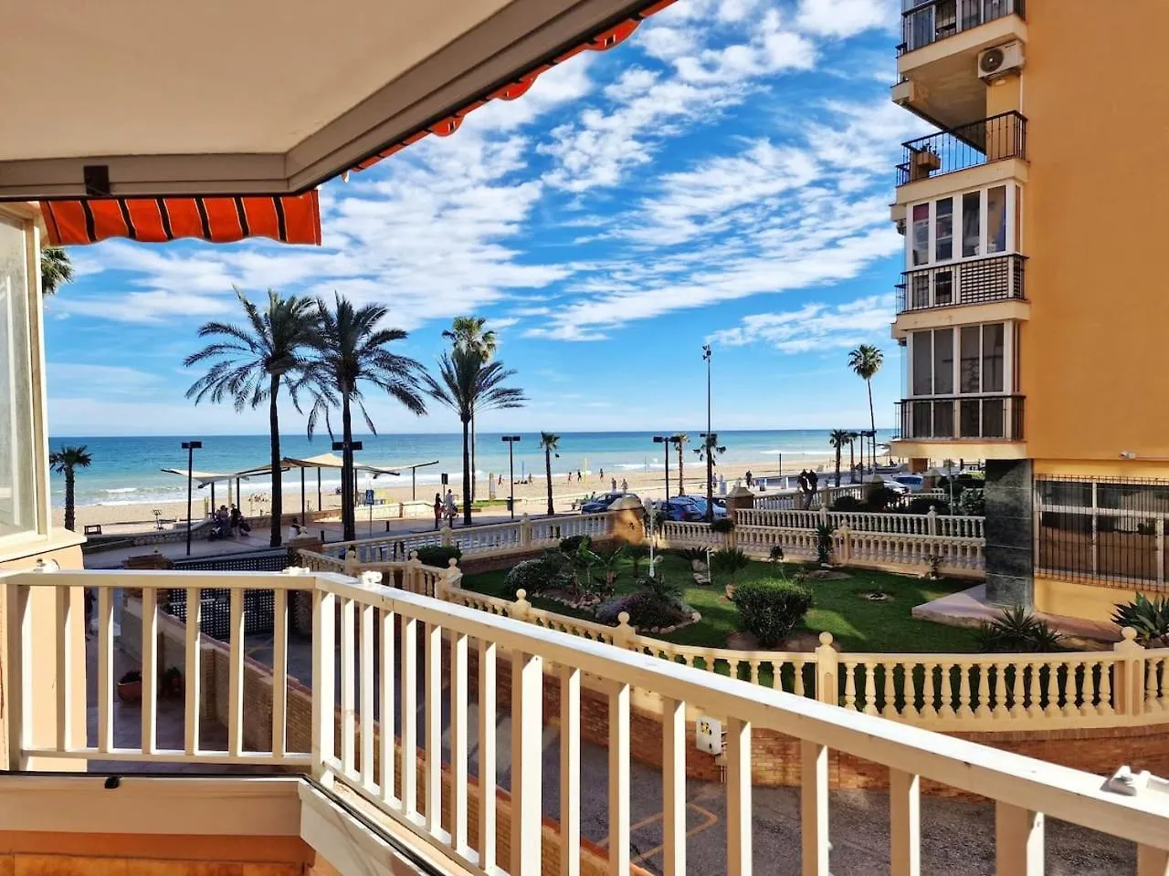 Appartamento Amplio Apartamento Con Terraza En Primera Linea De Playa Fuengirola