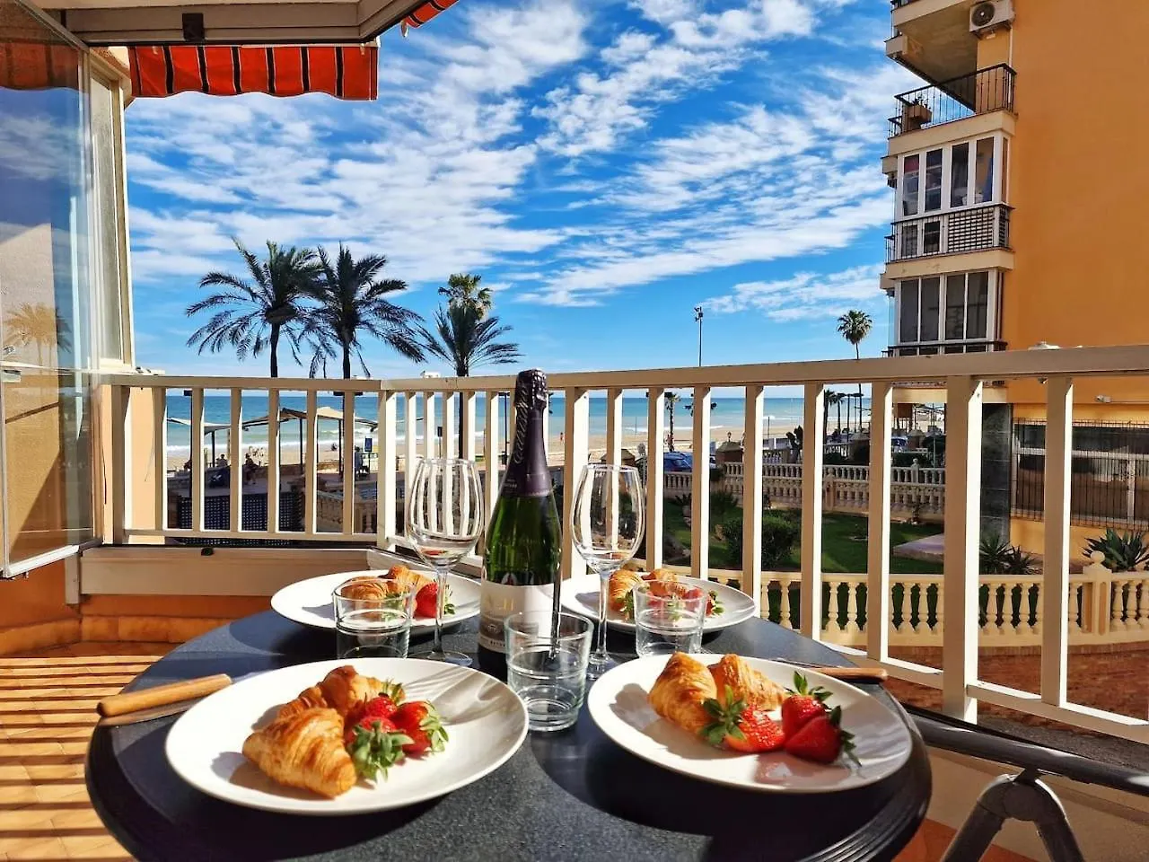 Appartamento Amplio Apartamento Con Terraza En Primera Linea De Playa Fuengirola